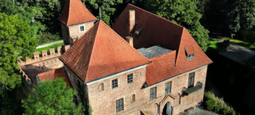Zamek w Oporowie, Kiernozia, Pałac w Walewicach